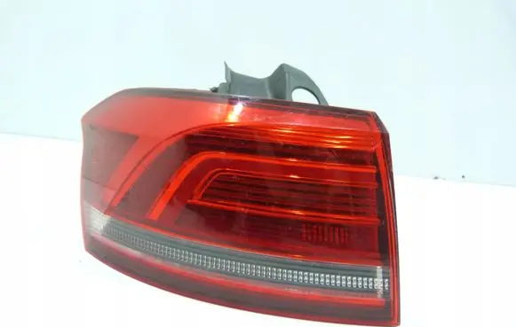 Volkswagen PASSAT B8 Rear/tail lights