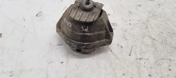 BMW 5 E60 E61 Engine mount bracket 15934612 6761090 586310