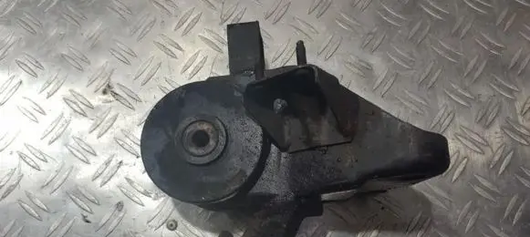 Mazda 626 Engine mount bracket