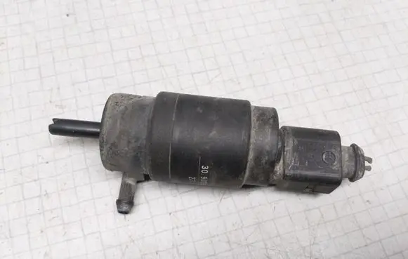 Mercedes-Benz C W203 Windscreen/windshield washer pump 3090179271 A0335450220