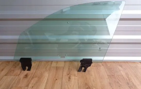 Maserati Levante Sliding door window/glass 