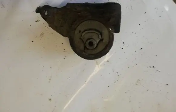 Nissan X-Trail T30 Engine mount bracket NOCODE