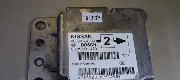 Nissan Primera Airbag control unit/module 98820AV200 0285001420