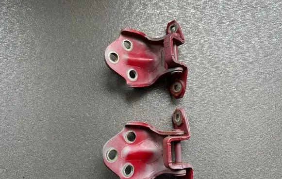 Mitsubishi Pajero Front door upper hinge MB517721 MB517722