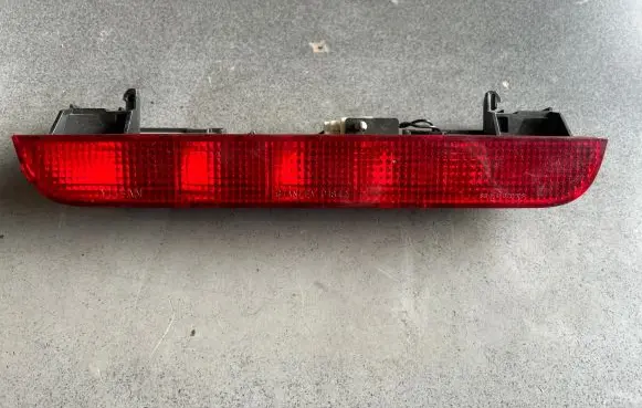 Nissan X-Trail T30 Third/center stoplight P1842