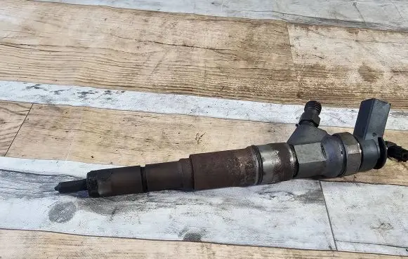 BMW 5 E60 E61 Fuel injector 0445110212