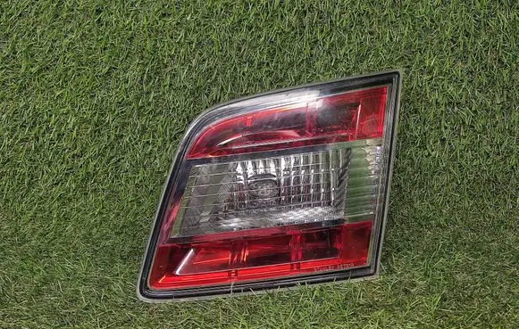 Mazda MPV Tailgate rear/tail lights L206513F0