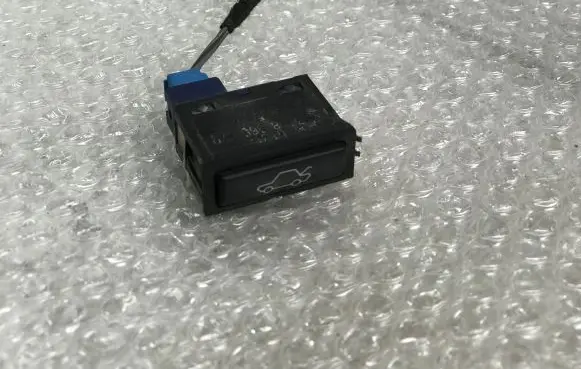 Tailgate opening switch