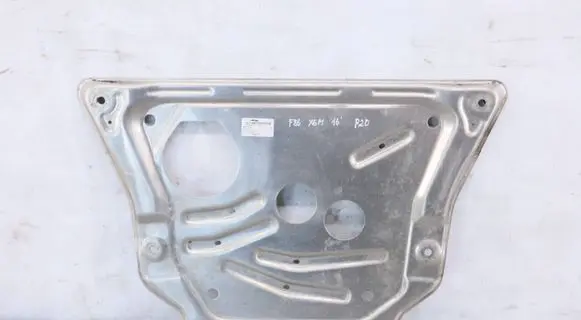 BMW X6M F86 Engine splash shield/under tray 6853815 31116853815