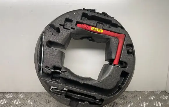 Audi A4 S4 B9 Tool set 8W0012109