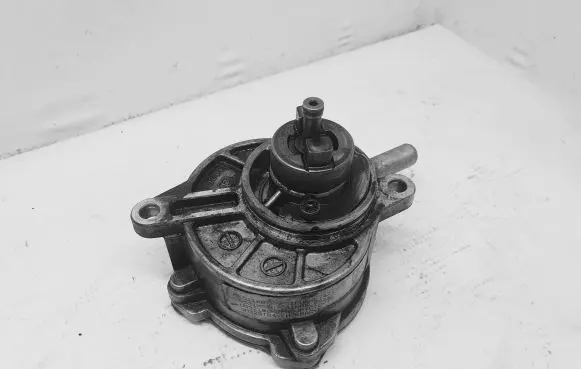 Mercedes-Benz E W211 Vacuum pump A6462300465
