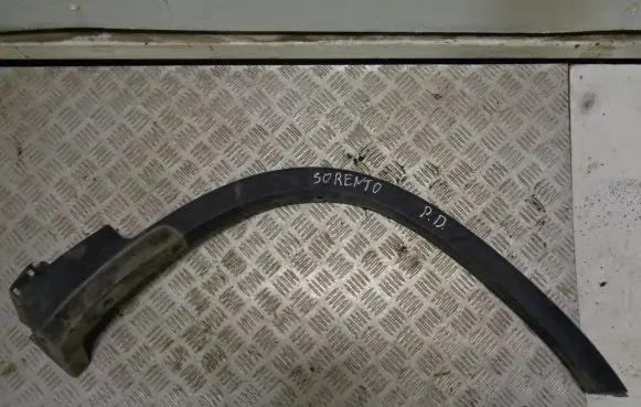 KIA Sorento Front arch trim 877142P010