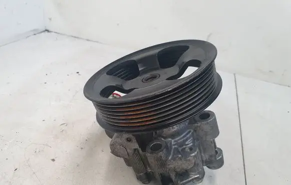 Toyota Avensis T250 Power steering pump 32100