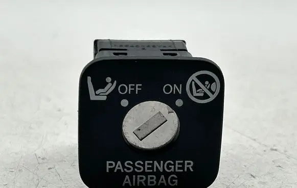 Toyota Avensis T270 Passenger airbag on/off switch 2040A14
