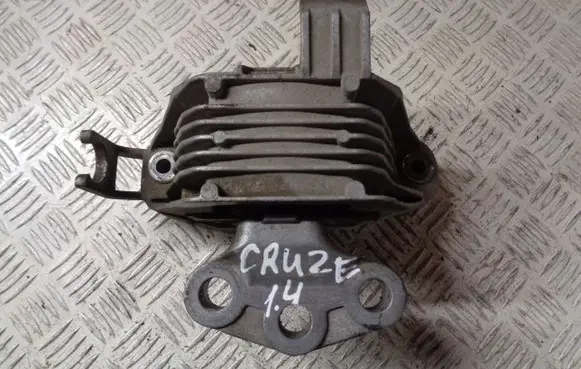 Chevrolet Cruze Engine mount bracket 13248472