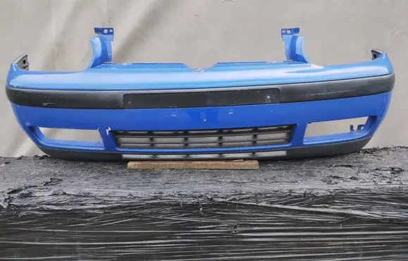 Volkswagen Golf IV Front bumper 38B7