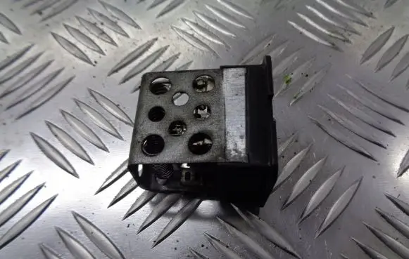 Opel Astra G Heater blower fan relay 90559834