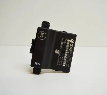 Audi A3 S3 8P Gateway control module 1K0907530G
