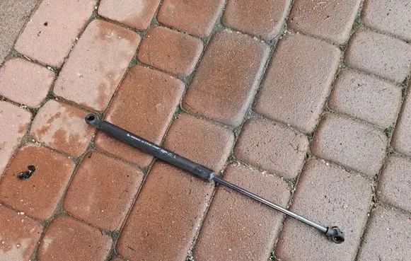 Renault Megane IV Front bonnet/hood damper/strut 654700462R