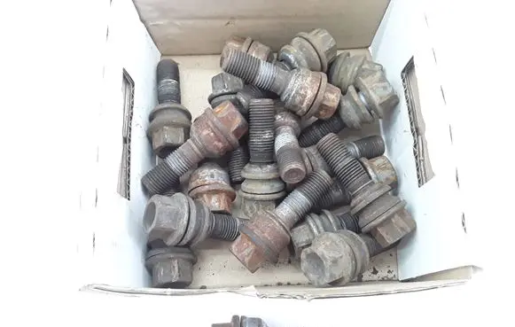 Volkswagen Transporter - Caravelle T5 Nuts/bolts 