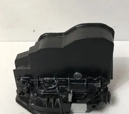 BMW X3 E83 Front door lock A053702