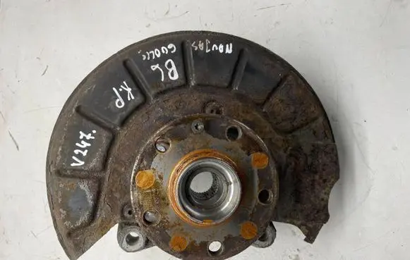 Volkswagen PASSAT B6 Front wheel hub