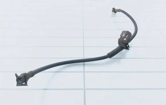 Volkswagen PASSAT B6 Brake line pipe/hose 72470605