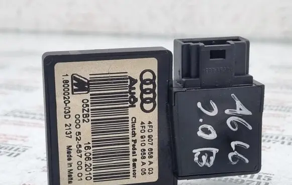 Clutch pedal sensor