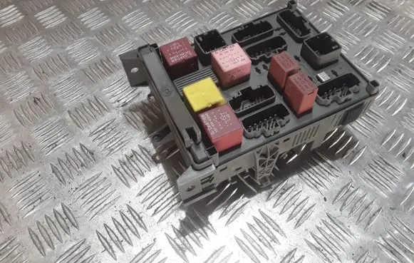 Renault Espace - Grand espace IV Fuse module 8200283812B