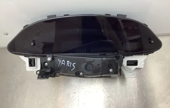 Toyota Yaris Speedometer (instrument cluster) 838000D690D MB4573003206