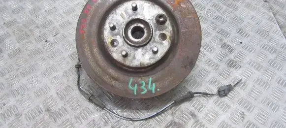 Nissan X-Trail T32 Front wheel hub spindle knuckle