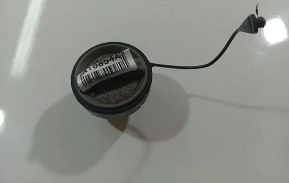 Toyota Avensis Verso Fuel tank filler cap 