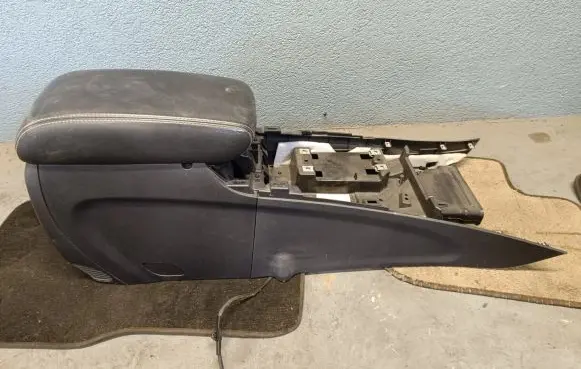 Jeep Grand Cherokee Center console C01685009BL