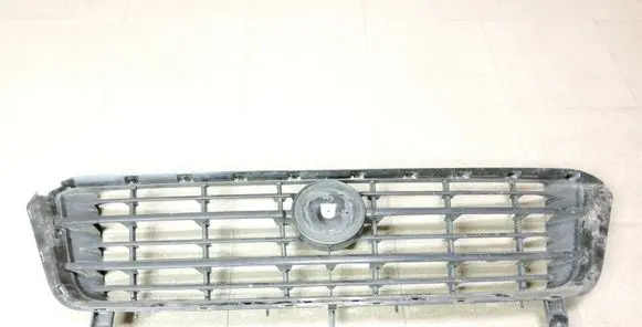 Front bumper upper radiator grill