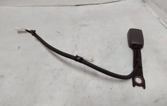 Front seatbelt buckle