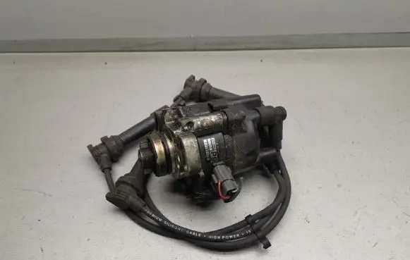 Mazda 323 Spark distributor T2T57372