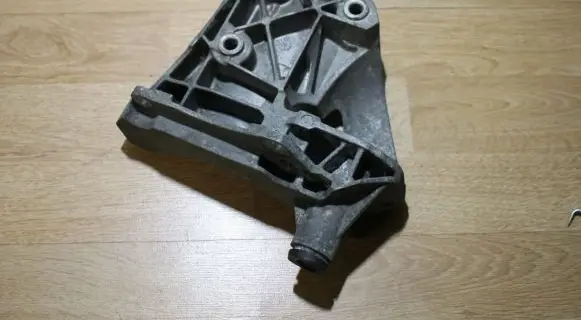 BMW X5 E53 A/C compressor mount bracket 7786708