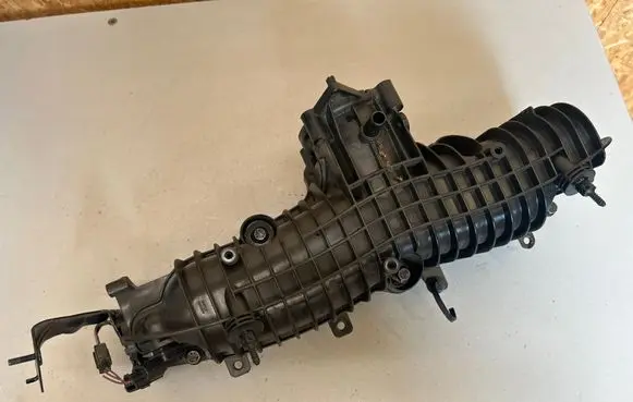 Volvo XC60 Intake manifold 32257808