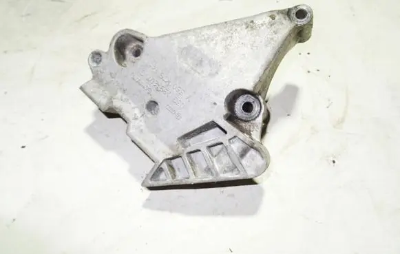 Volkswagen PASSAT B6 Engine mounting bracket 03G199207G