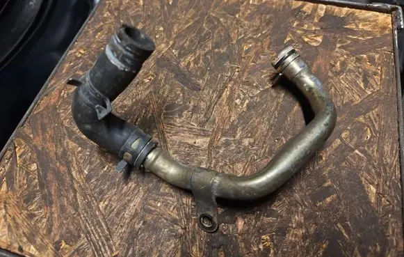 Jeep Cherokee III KJ Engine coolant pipe/hose 