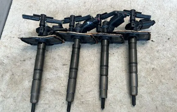 Audi A4 S4 B8 8K Fuel injectors set 03L130277 0445116030