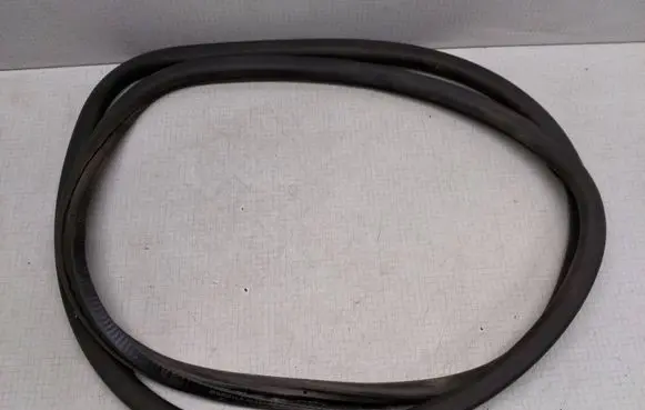 Volkswagen Golf V Rubber seal front coupe door 