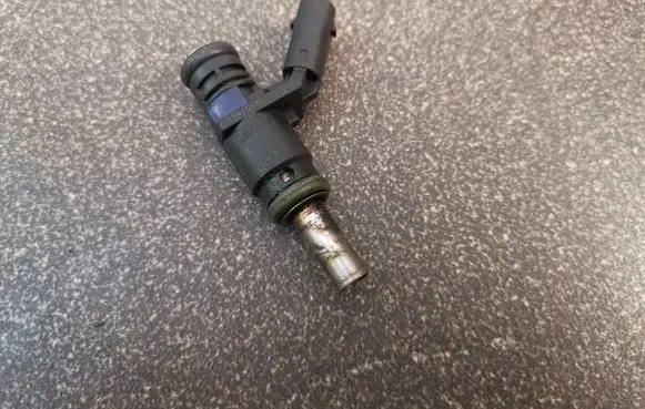 Mercedes-Benz B W245 Fuel injector A0000788749
