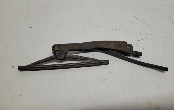 Volvo V70 Headlight wiper arm 