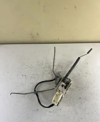 Honda CR-V Front door lock