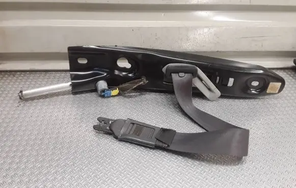 Volvo XC90 Front seatbelt 