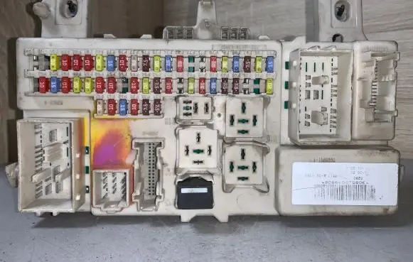 Ford Focus Fuse module 4MT14A073 R15F45F48F71 483061013