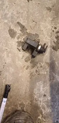 Volkswagen Touareg I Turbo solenoid valve 1j0906627