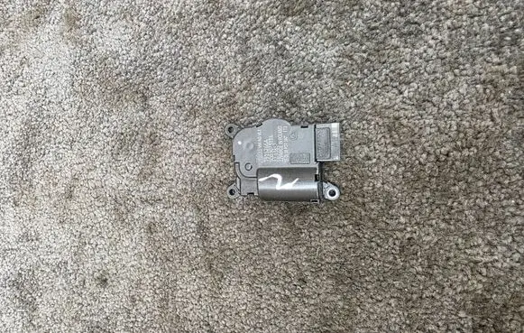 Volkswagen Golf VII Air flap motor/actuator 5Q0907511L