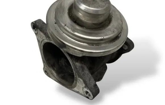 Volkswagen Golf V EGR valve 038129637D